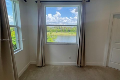 Townhouse in Lake Worth, Florida 3 bedrooms, 209.03 sq.m. № 2069663 - photo 24