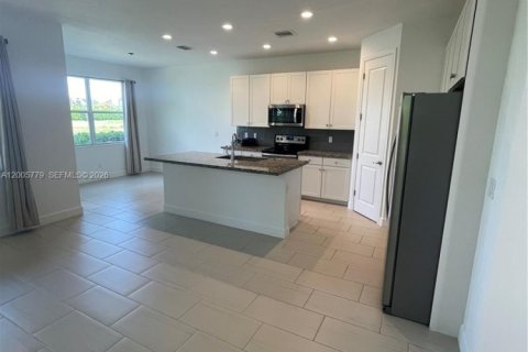 Townhouse in Lake Worth, Florida 3 bedrooms, 209.03 sq.m. № 2069663 - photo 10