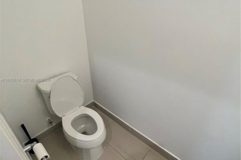 Townhouse in Lake Worth, Florida 3 bedrooms, 209.03 sq.m. № 2069663 - photo 8