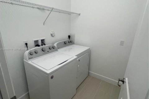 Townhouse in Lake Worth, Florida 3 bedrooms, 209.03 sq.m. № 2069663 - photo 27