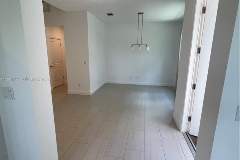 Townhouse in Lake Worth, Florida 3 bedrooms, 209.03 sq.m. № 2069663 - photo 4