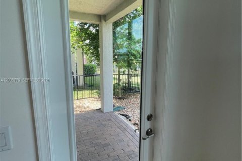 Townhouse in Lake Worth, Florida 3 bedrooms, 209.03 sq.m. № 2069663 - photo 14