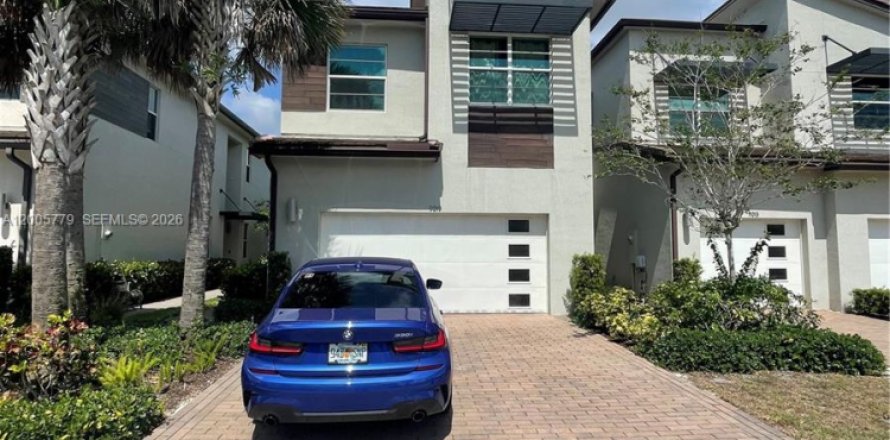 Townhouse in Lake Worth, Florida 3 bedrooms, 209.03 sq.m. № 2069663