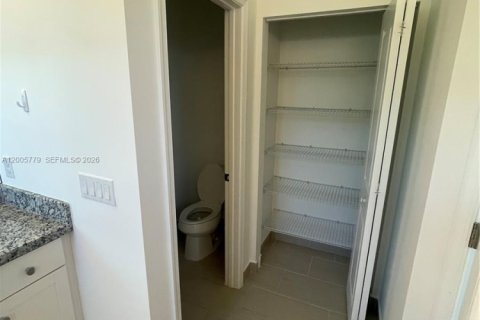 Townhouse in Lake Worth, Florida 3 bedrooms, 209.03 sq.m. № 2069663 - photo 26