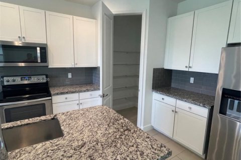 Townhouse in Lake Worth, Florida 3 bedrooms, 209.03 sq.m. № 2069663 - photo 20