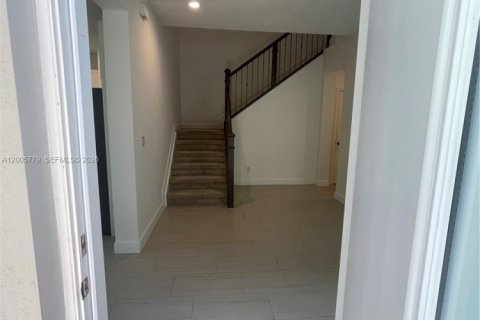 Townhouse in Lake Worth, Florida 3 bedrooms, 209.03 sq.m. № 2069663 - photo 3