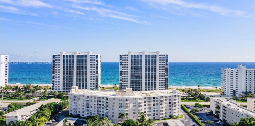 Condo in Boca Raton, Florida, 2 bedrooms № 1920417