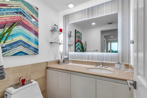 Condo in Miami, Florida, 2 bedrooms  № 1821872 - photo 29