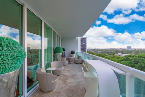 Condo in Miami, Florida, 2 bedrooms  № 1821872 - photo 22