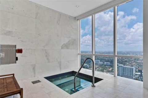Condo in Miami, Florida, 2 bedrooms  № 1821872 - photo 11