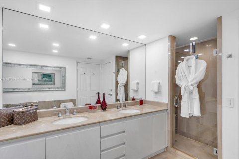 Condo in Miami, Florida, 2 bedrooms  № 1821872 - photo 30