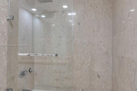 Condo in Miami, Florida, 2 bedrooms  № 1821872 - photo 27