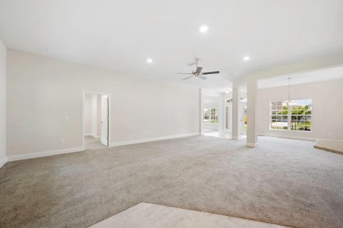House in Port St. Lucie, Florida 4 bedrooms, 233 sq.m. № 2086984 - photo 8