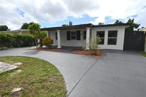 House in Miami, Florida 4 bedrooms, 73.58 sq.m. № 1946393 - photo 20