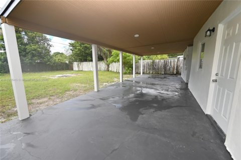 House in Miami, Florida 4 bedrooms, 73.58 sq.m. № 1946393 - photo 14