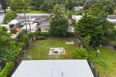 House in Miami, Florida 4 bedrooms, 73.58 sq.m. № 1946393 - photo 17