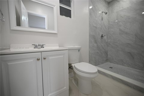 House in Miami, Florida 4 bedrooms, 73.58 sq.m. № 1946393 - photo 13