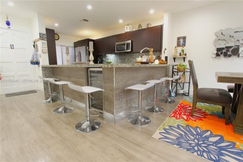 Condo in Doral, Florida, 2 bedrooms № 2417467 - photo 18