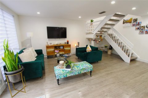 Condo in Doral, Florida, 2 bedrooms № 2417467 - photo 15