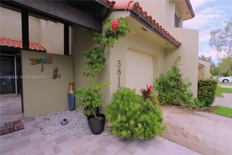 Condo in Doral, Florida, 2 bedrooms № 2417467 - photo 3