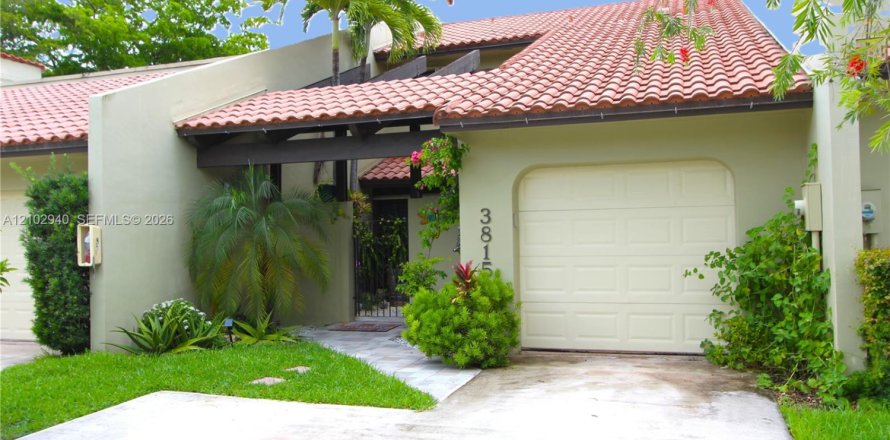 Condo in Doral, Florida, 2 bedrooms № 2417467