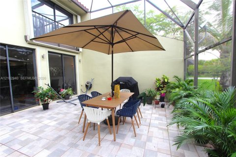 Condo in Doral, Florida, 2 bedrooms № 2417467 - photo 20