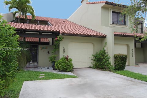 Condo in Doral, Florida, 2 bedrooms № 2417467 - photo 2