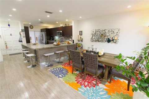Condo in Doral, Florida, 2 bedrooms № 2417467 - photo 16