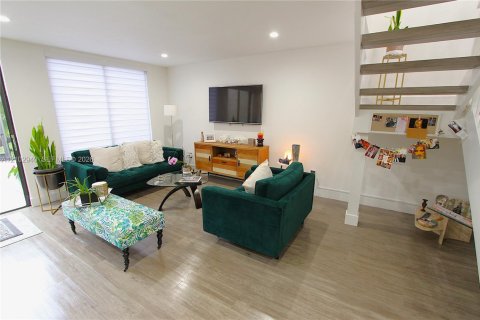 Condo in Doral, Florida, 2 bedrooms № 2417467 - photo 14