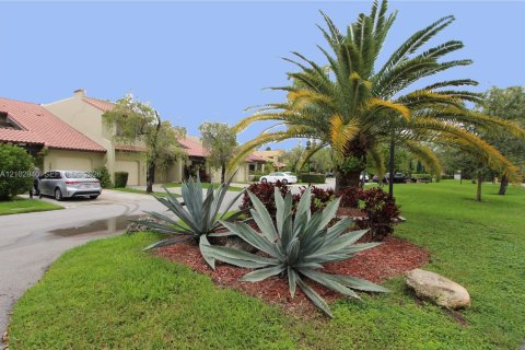 Condo in Doral, Florida, 2 bedrooms № 2417467 - photo 5