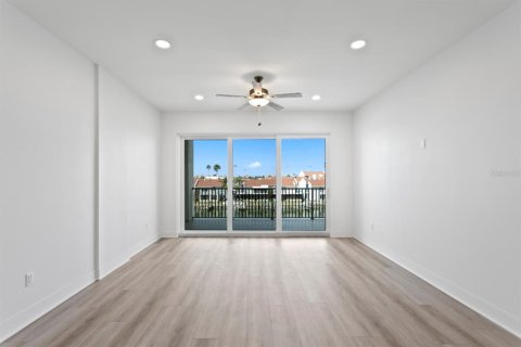 Condo in Madeira Beach, Florida, 3 bedrooms  № 1088449 - photo 28