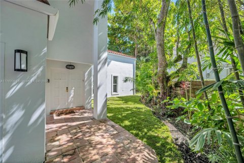 House in South Miami, Florida 3 bedrooms, 257.15 sq.m. № 1860656 - photo 3