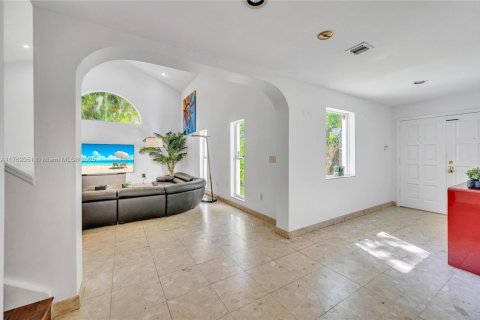 House in South Miami, Florida 3 bedrooms, 257.15 sq.m. № 1860656 - photo 5