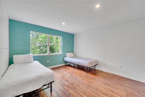 House in South Miami, Florida 3 bedrooms, 257.15 sq.m. № 1860656 - photo 19