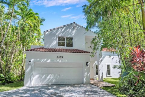 House in South Miami, Florida 3 bedrooms, 257.15 sq.m. № 1860656 - photo 1