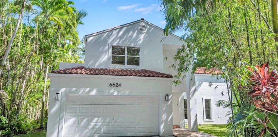 House in South Miami, Florida 3 bedrooms, 257.15 sq.m. № 1860656