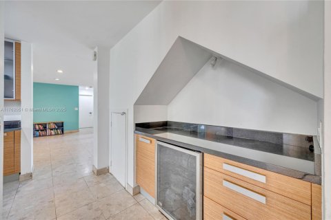 House in South Miami, Florida 3 bedrooms, 257.15 sq.m. № 1860656 - photo 10