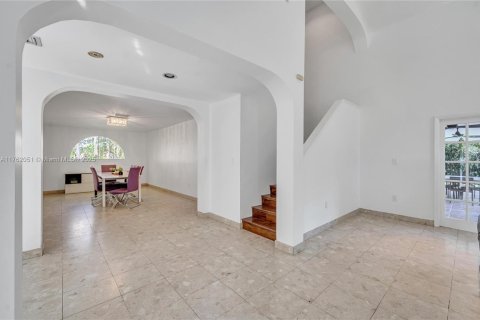 House in South Miami, Florida 3 bedrooms, 257.15 sq.m. № 1860656 - photo 8