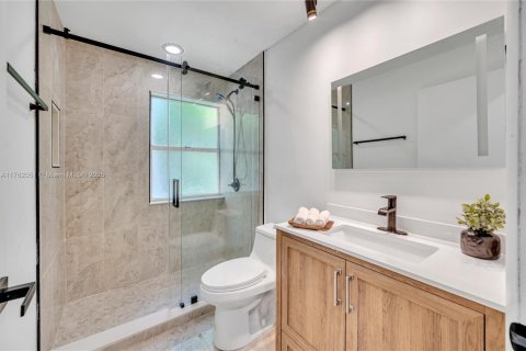 House in South Miami, Florida 3 bedrooms, 257.15 sq.m. № 1860656 - photo 18