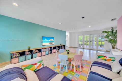 House in South Miami, Florida 3 bedrooms, 257.15 sq.m. № 1860656 - photo 15