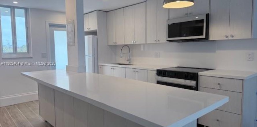 Кондоминиум с 1 спальней в Авентура, Флорида № 1958029