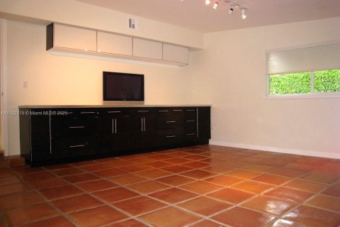 House in Pinecrest, Florida 4 bedrooms № 1699221 - photo 12