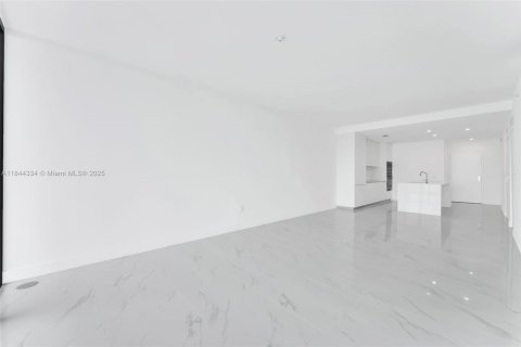 Condo in Miami, Florida, 2 bedrooms  № 1839599 - photo 13