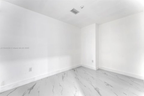 Condo in Miami, Florida, 2 bedrooms  № 1839599 - photo 26