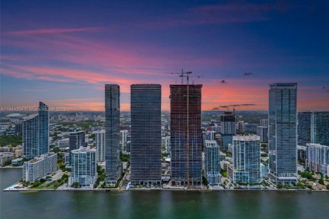 Condo in Miami, Florida, 2 bedrooms  № 1839599 - photo 4