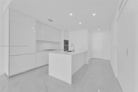 Condo in Miami, Florida, 2 bedrooms  № 1839599 - photo 11