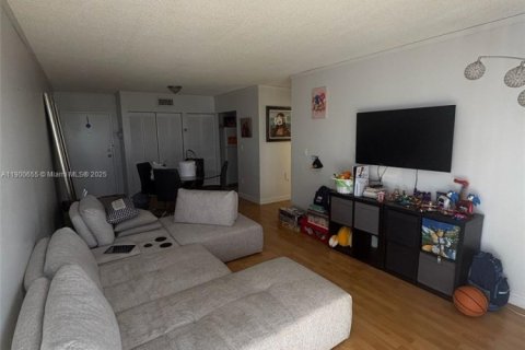 Condominio en alquiler en Miami, Florida, 1 dormitorio, 68.19 m2 № 1951974 - foto 2