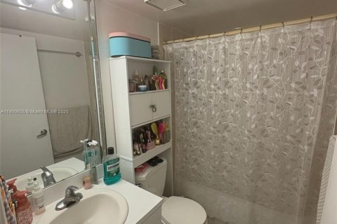 Condominio en alquiler en Miami, Florida, 1 dormitorio, 68.19 m2 № 1951974 - foto 5