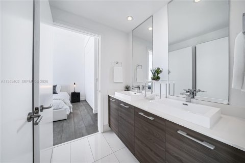 Condominio en venta en Miami, Florida, 4 dormitorios, 186.73 m2 № 2008941 - foto 25