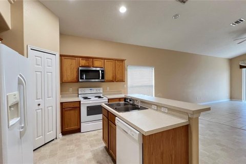 House in Clermont, Florida 4 bedrooms, 180.42 sq.m. № 2207896 - photo 18